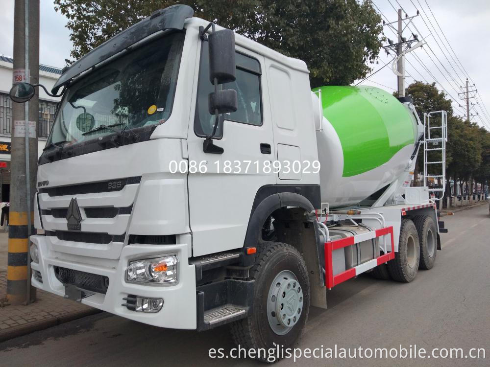 Howo 6x4 10cbm Concrete Mixer Truck 1